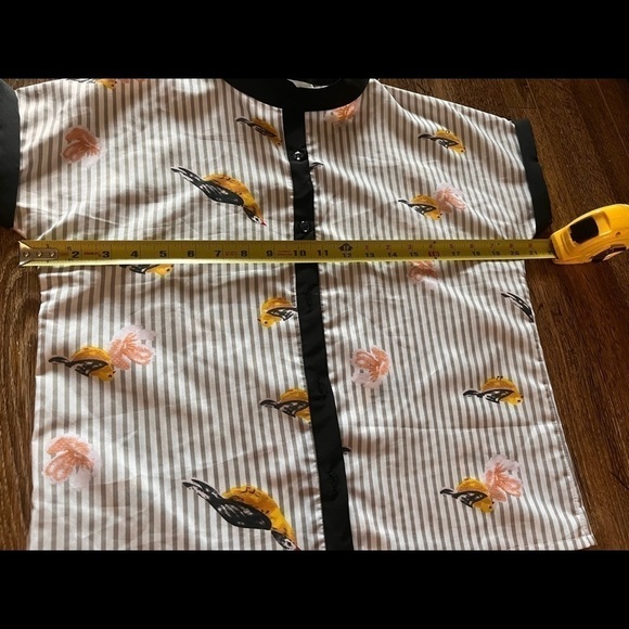 SHORT sleeve bouton with yellow bird size medium ESQ - Picture 5 of 6
